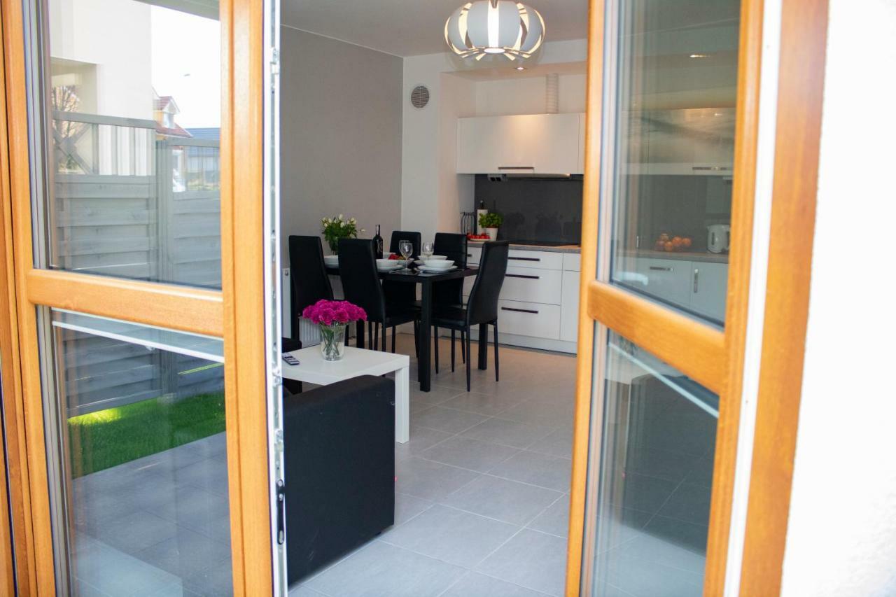Apartament Z Ogrodkiem Trzęsacz Exteriör bild