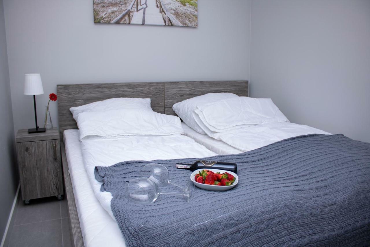 Apartament Z Ogrodkiem Trzęsacz Exteriör bild