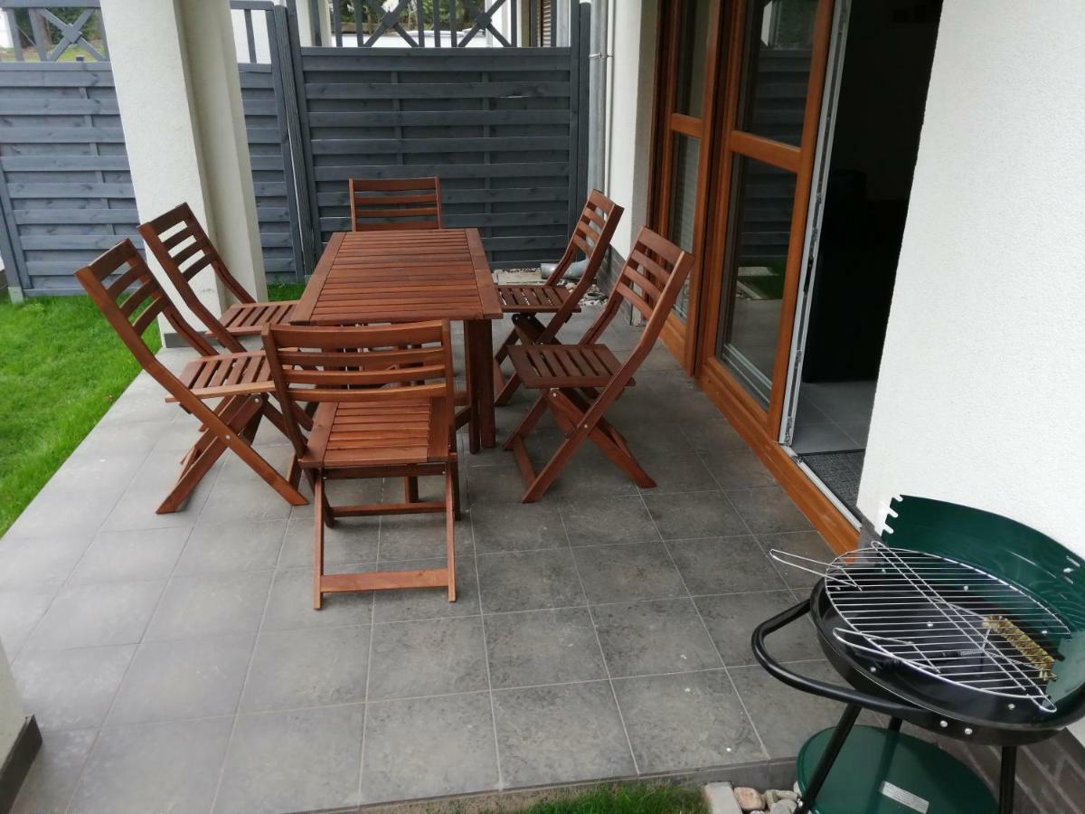 Apartament Z Ogrodkiem Trzęsacz Exteriör bild