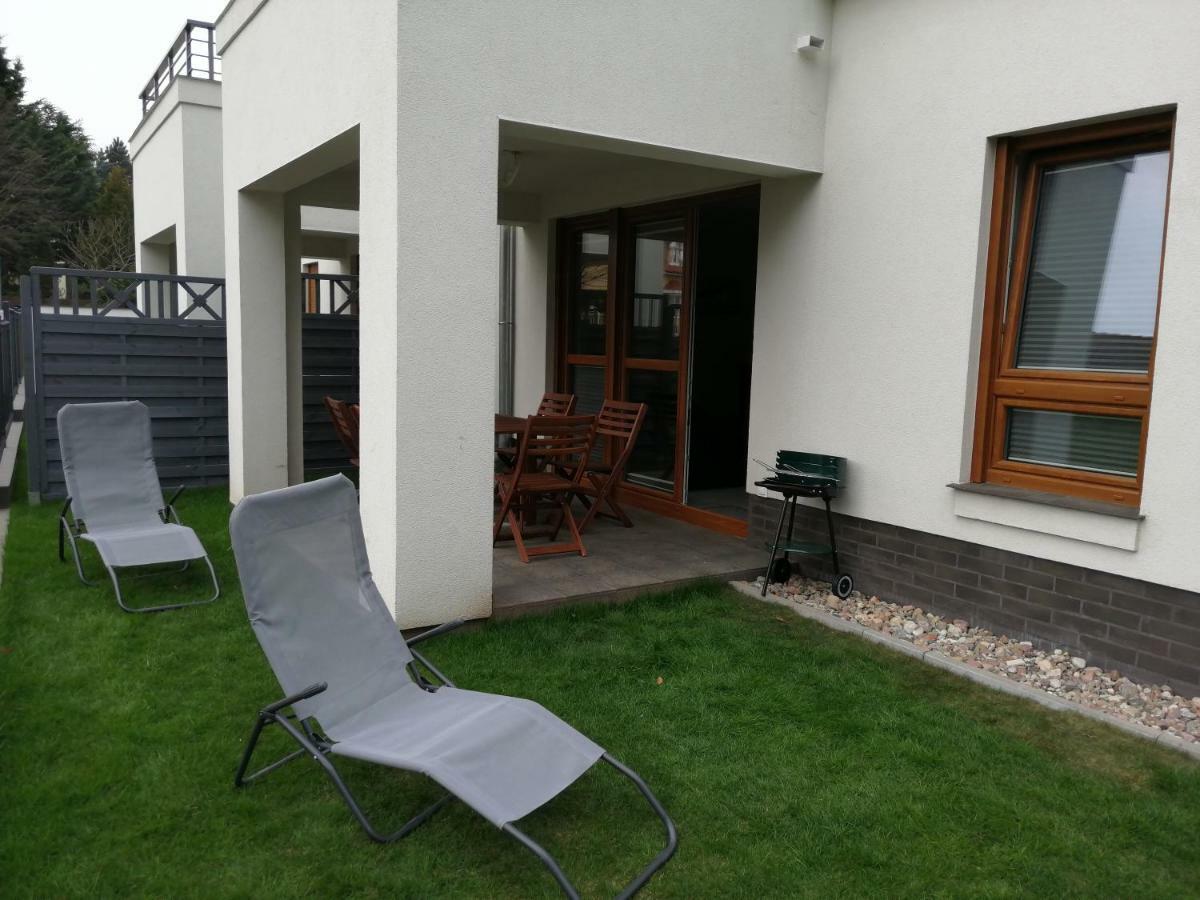 Apartament Z Ogrodkiem Trzęsacz Exteriör bild